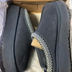 NWB authentic ugg Tazz platform shearling slipper in evb blue